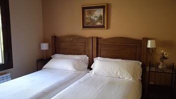 2 Schlafzimmer, Reisekinderbett, Bettwäsche
