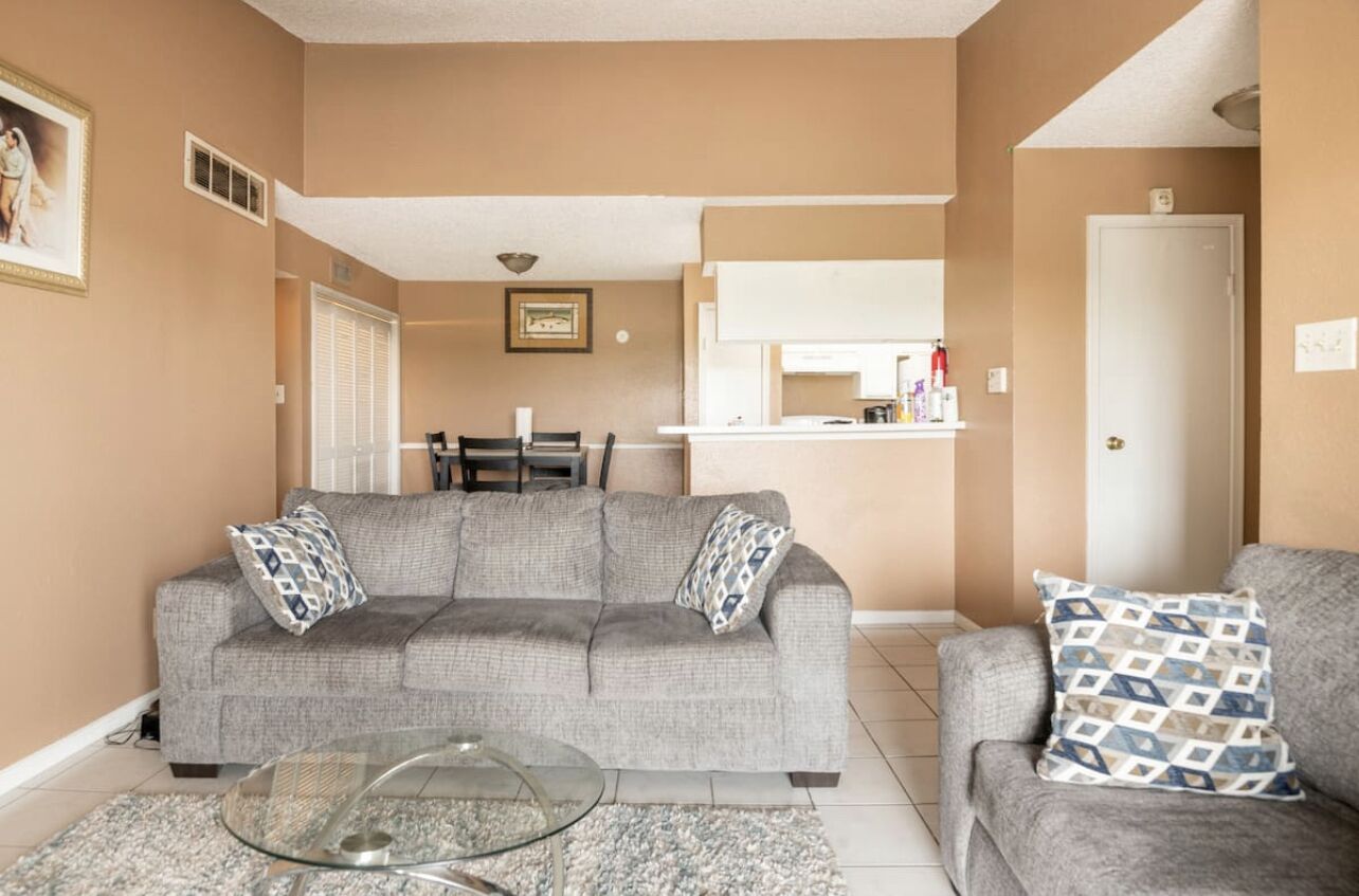 Lovely 2- bedroom apartment with nice amenities.