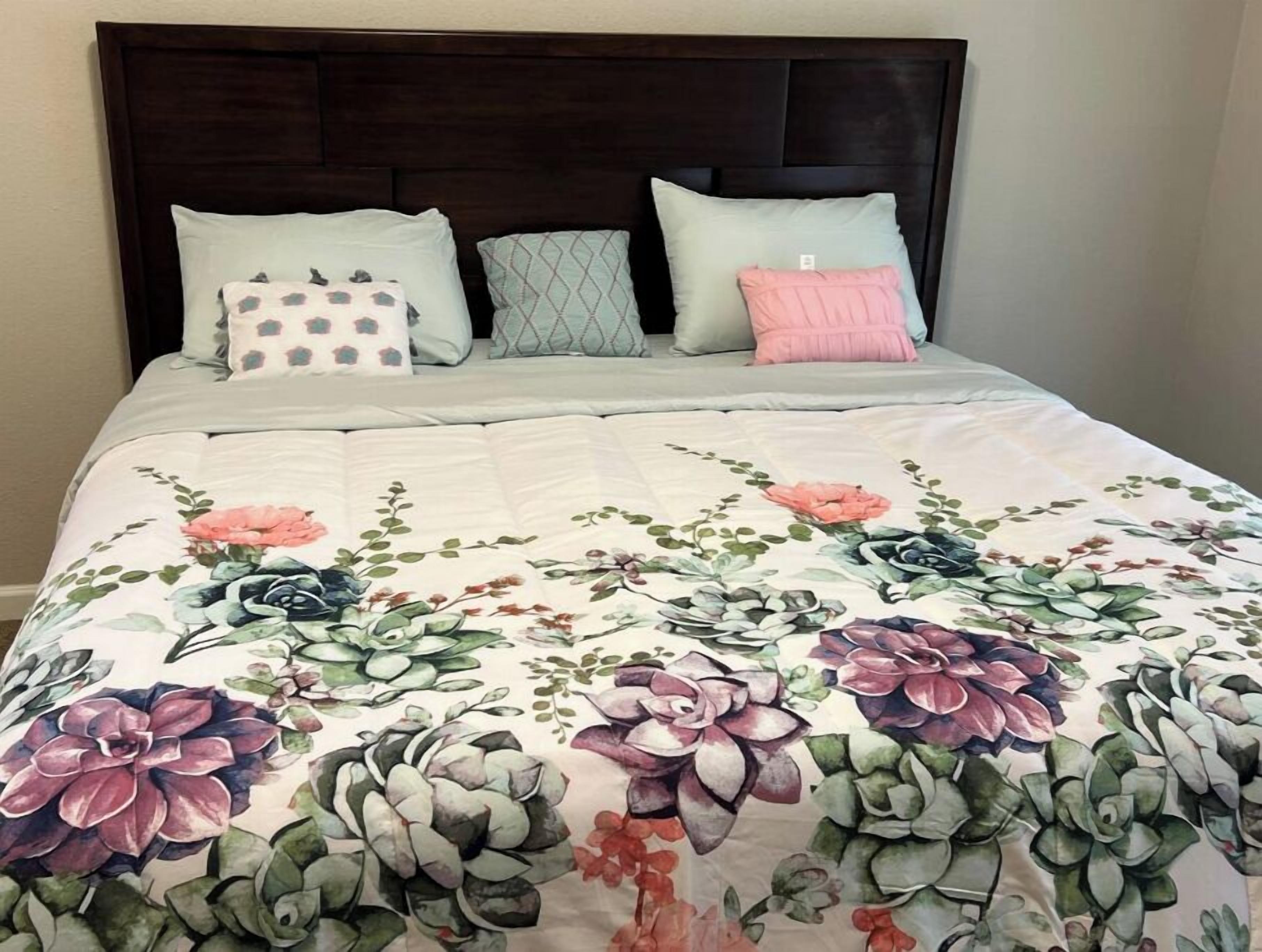 1 slaapkamer, een strijkplank/strijkijzer, gratis wifi, beddengoed