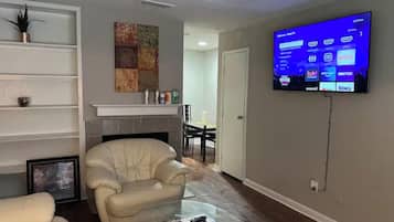 Smart TV, fireplace