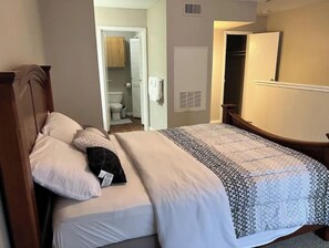 1 habitación, tabla de planchar con plancha, wifi gratis y ropa de cama 