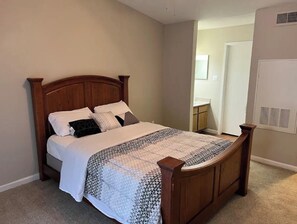 1 habitación, tabla de planchar con plancha, wifi gratis y ropa de cama