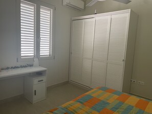 2 عدّة غرف نوم ومكتب وواي فاي مجانًا وملاءات أسرّة