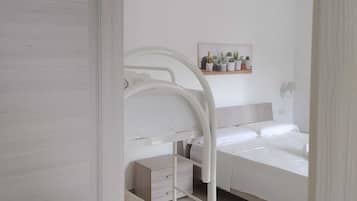 Standard-Vierbettzimmer | Hochwertige Bettwaren, Daunenbettdecken, Pillowtop-Betten, Zimmersafe
