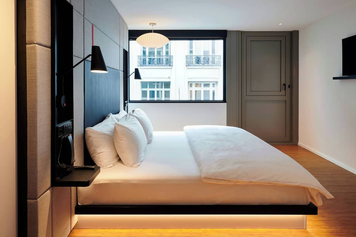 Room, 1 King Bed (Mobility Accessible, Roll-In Shower) | Premium bedding, pillowtop beds, in-room safe, desk
