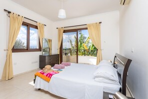 4 chambres, fer et planche à repasser, Wi-Fi, draps fournis