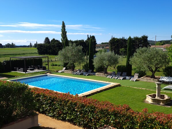 Outdoor pool - Away from the hustle and bustle, set down your suitcases in this Mas reserved for Tourisme de Charme! (Piolenc)