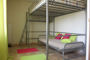 3 bedrooms, iron/ironing board, travel crib, free WiFi
