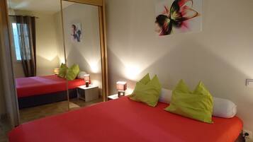 3 chambres, fer et planche à repasser, lit parapluie, Wi-Fi gratuit