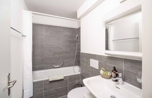 Bathroom - E-64 Duplex-3BDR apartment with Sky roof-Zurich West (Zürich)