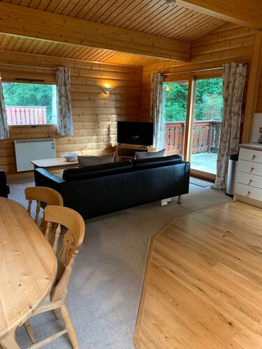 Log cabin with veranda, nestled in Kenwick Park, Louth
