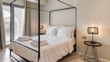 Grand Villa | Egyptian cotton sheets, premium bedding, memory foam beds, desk