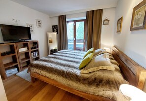 1 bedroom, iron/ironing board, free WiFi, bed sheets - ROSIE design - charming flat (Bad Kleinkirchheim)