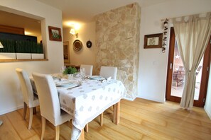 Dining - ROSIE design - charming flat (Bad Kleinkirchheim)