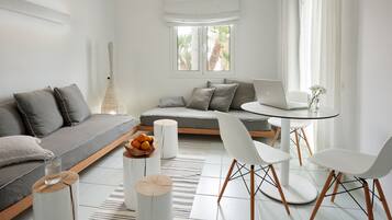 Superior Room | In-room safe, free cots/infant beds, free WiFi, bed sheets