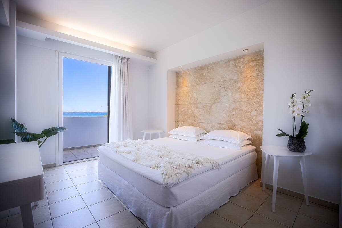 Apartment Side Sea View | ตู้นิรภัยในห้องพัก, เปล/เตียงเด็กอ่อน (ฟรี), Wi-Fi ฟรี, ผ้าปูที่นอน