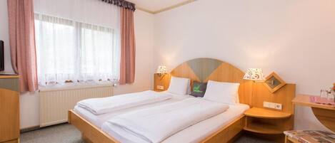 1 bedroom, travel cot, WiFi, bed sheets