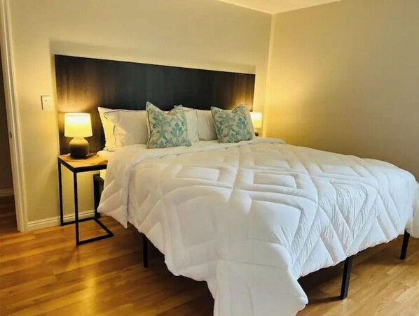 3 habitaciones, escritorio, tabla de planchar con plancha y wifi gratis 