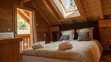 7 habitaciones, tabla de planchar con plancha y cuna de viaje