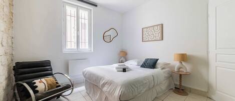 3 soverom, strykejern/-brett, wi-fi og sengetøy