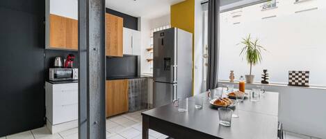 Fridge, microwave, stovetop, coffee/tea maker