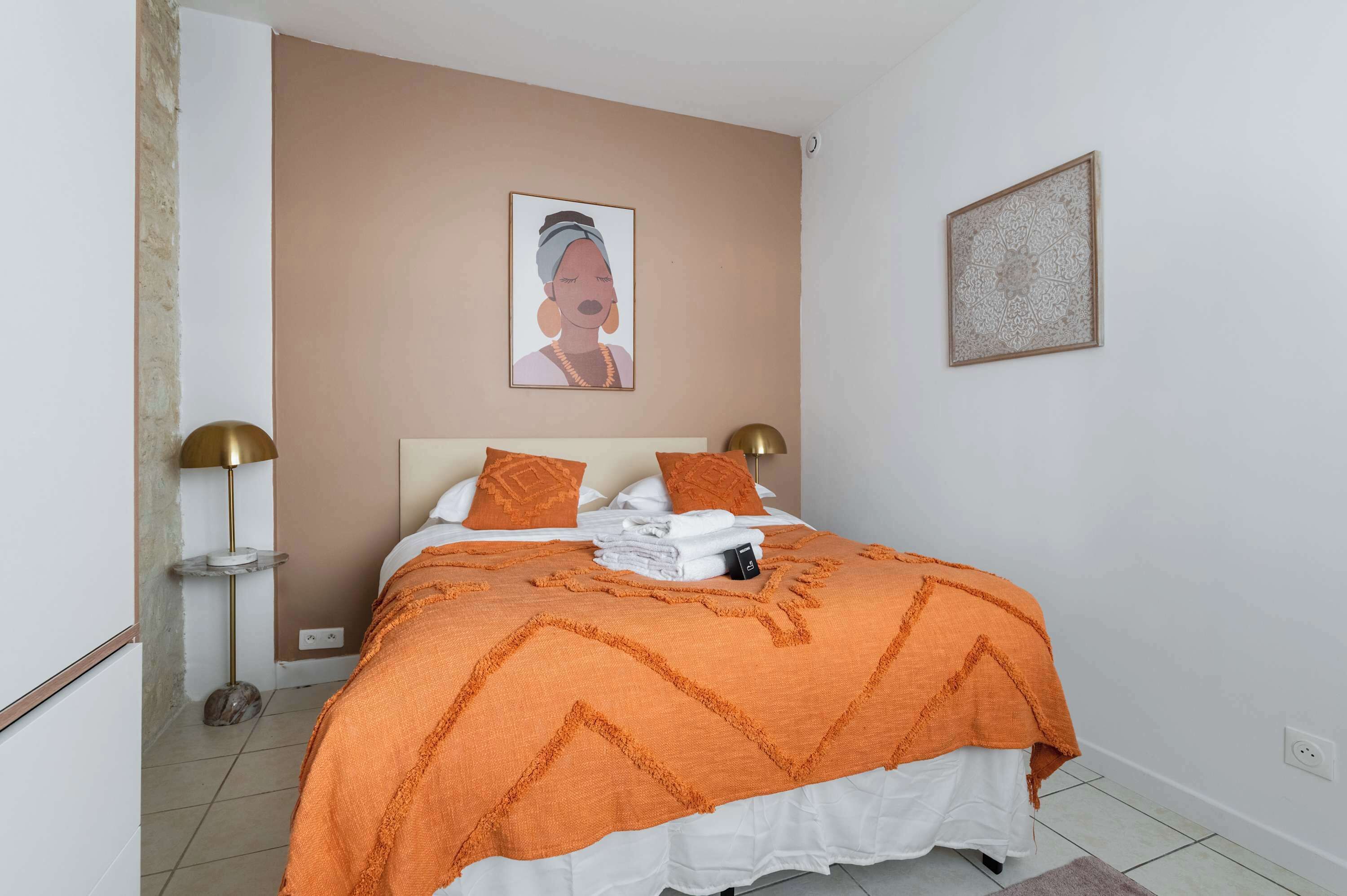 3 chambres, fer et planche à repasser, Wi-Fi, draps fournis