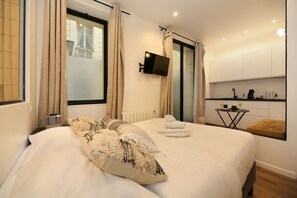 Iron/ironing board, WiFi, bed sheets
