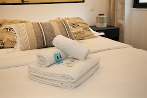 Iron/ironing board, WiFi, bed sheets