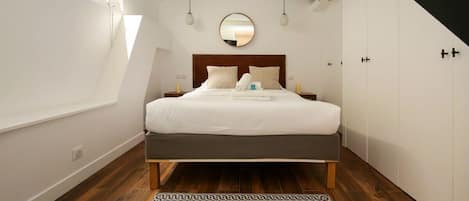 1 habitación, tabla de planchar con plancha, wifi y ropa de cama