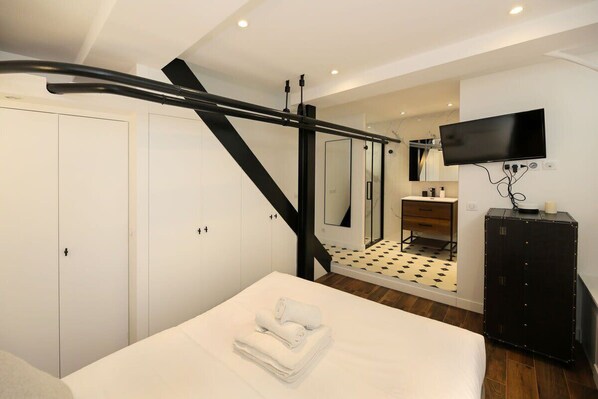 1 bedroom, iron/ironing board, WiFi, bed sheets