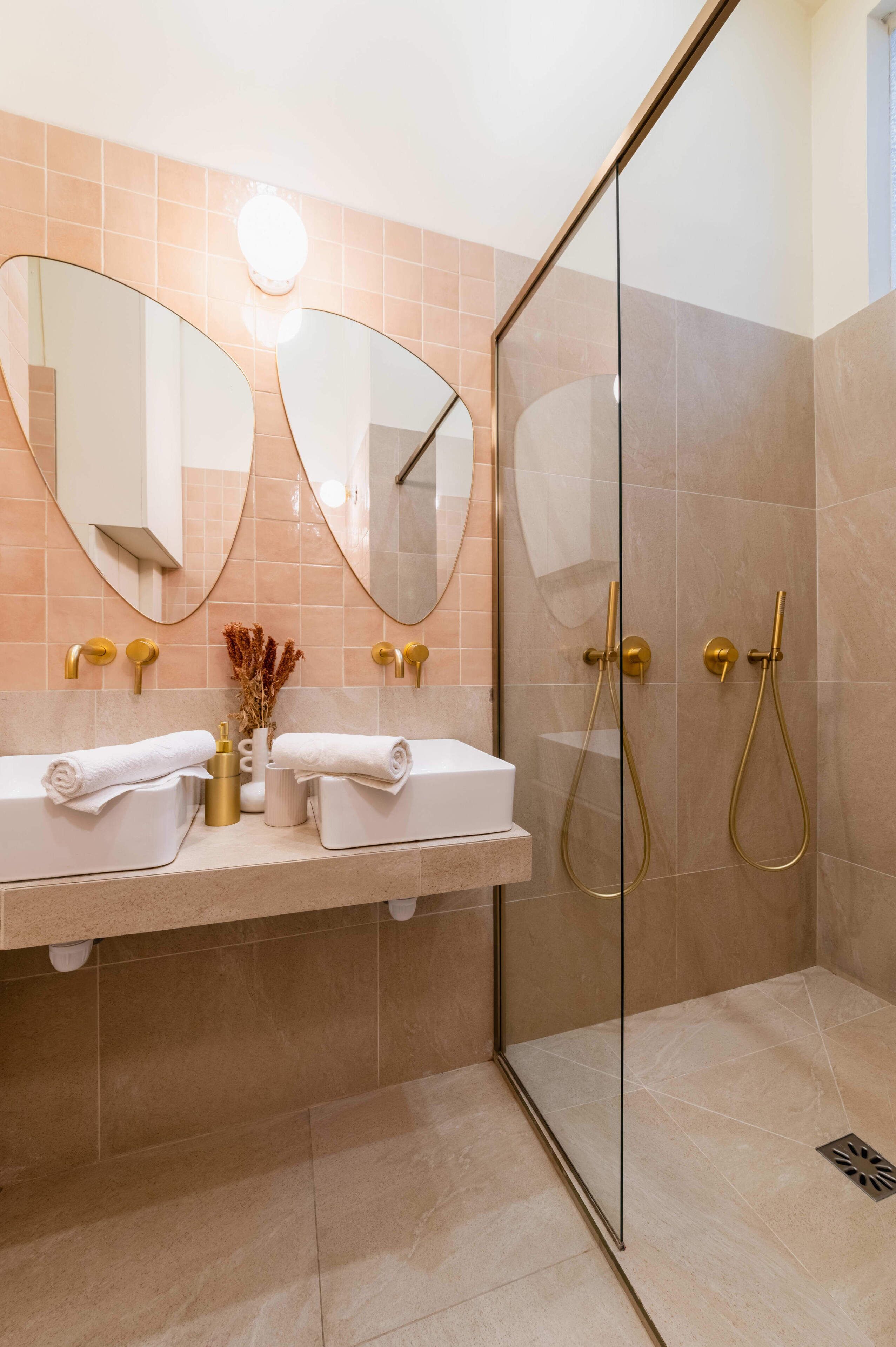 Shower, hair dryer, towels, shampoo