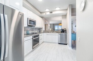 Fridge, microwave, oven, stovetop - Beach Colony Tower 4B - Indoor Pool - HASSLE-FREE CHECK OUT (Perdido Key)