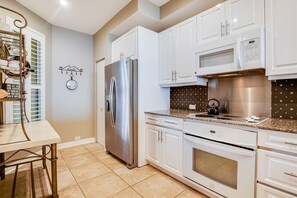 Fridge, microwave, oven, stovetop - Beach Colony Tower 6B - Indoor Pool - HASSLE-FREE CHECK OUT (Perdido Key)