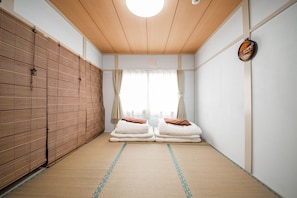 Apartamento básico | 10 quartos, escrivaninha, ferros/tábuas de passar roupa