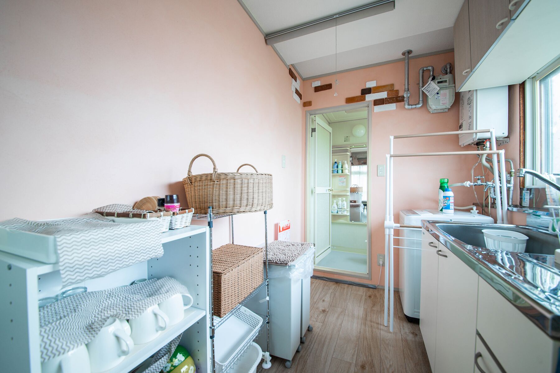 Departamento básico | 10 habitaciones, escritorio y tabla de planchar con plancha 