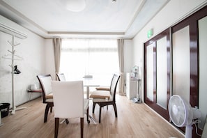 10 bedrooms, desk, iron/ironing board, free WiFi
