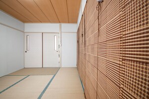 10 bedrooms, desk, iron/ironing board, free WiFi - OTARU SHIKKUI COTTAGE  (Otaru)