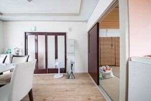 Basic Apartment | 10 bedrooms, desk, iron/ironing board, free WiFi - OTARU SHIKKUI COTTAGE  (Otaru)