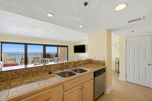 Fridge, microwave, oven, stovetop - Ocean Breeze East  Beachfront - NO HASSLE CHECK OUT (Pensacola)
