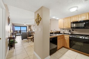 Fridge, microwave, oven, stovetop - Ocean Breeze West - Beachfront view - NO HASSLE CHECK OUT (Pensacola)