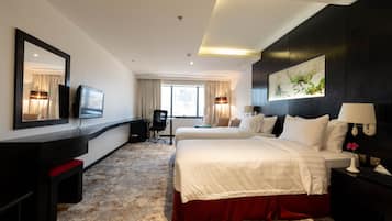 Roupas de cama premium, cofres nos quartos, cortinas blackout
