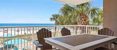 تناول الطعام بالخارج