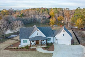 Exterior - Heated Pool, Private Lake Views, Dock, Kayaks, SUP (Eatonton)