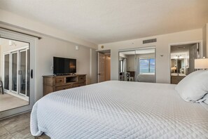 4 bedrooms, free WiFi, bed sheets - NEW LISTING! Sandy Key 411 4th floor -Beachfront view -NO HASSLE CHECK OUT (Pensacola)