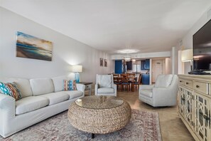 Smart TV, DVD player - NEW LISTING! Sandy Key 411 4th floor -Beachfront view -NO HASSLE CHECK OUT (Pensacola)
