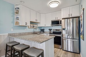 冰箱、微波炉、烤箱、炉灶