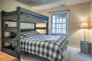 2 bedrooms, internet, bed sheets