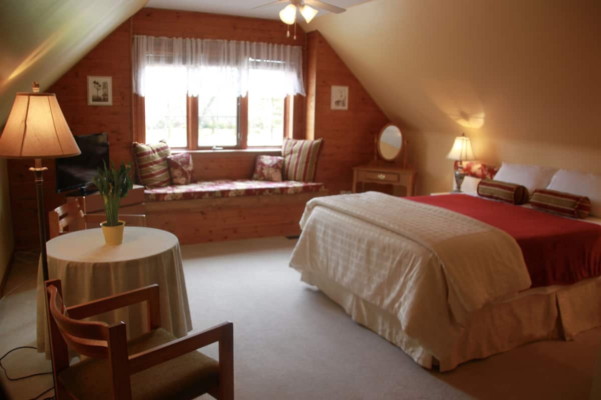 Laptop workspace, iron/ironing board (on request), free WiFi, bed sheets