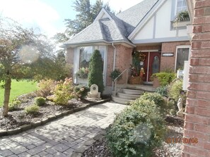 Front of property - A Touch of Country Bed & Breakfast (Perth South)