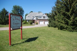 Front of property - A Touch of Country Bed & Breakfast (Perth South)